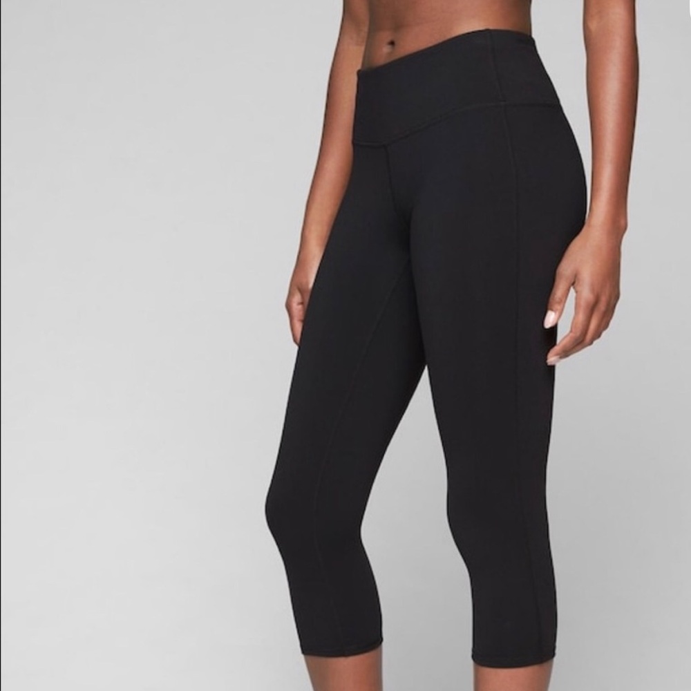 Athleta High rise Chaturanga Capri in black